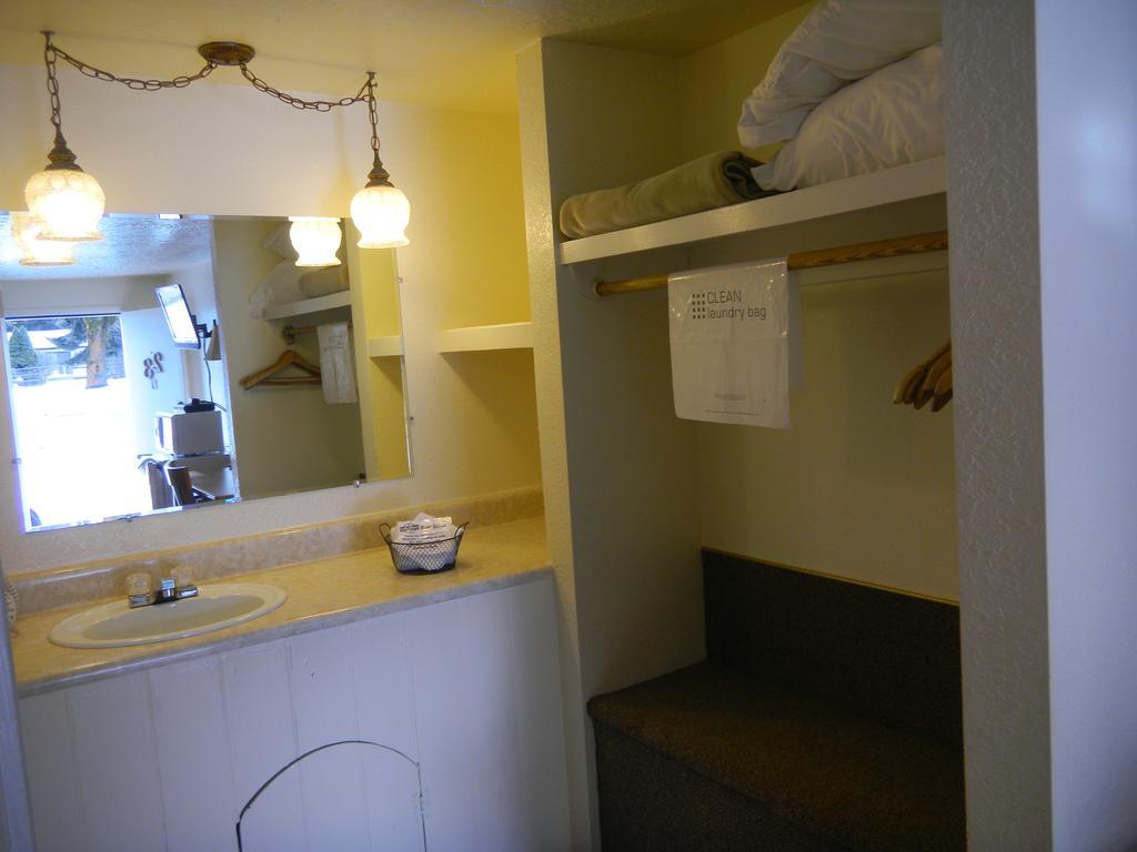 Falls Motel Thompson Falls Δωμάτιο φωτογραφία
