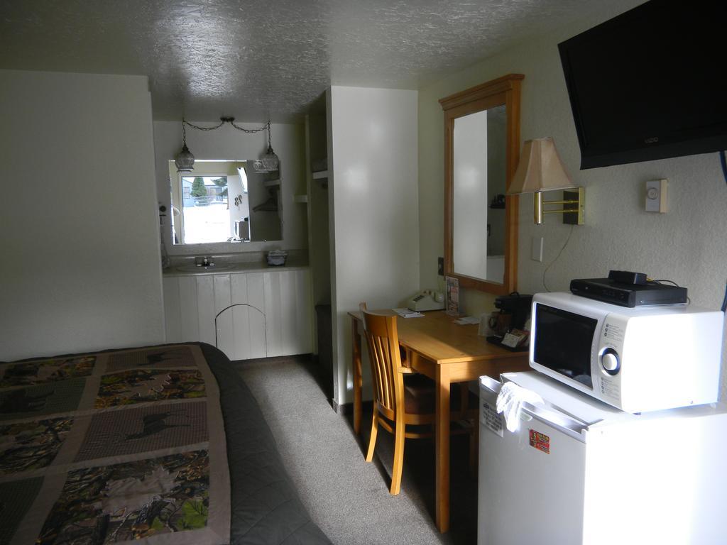 Falls Motel Thompson Falls Εξωτερικό φωτογραφία