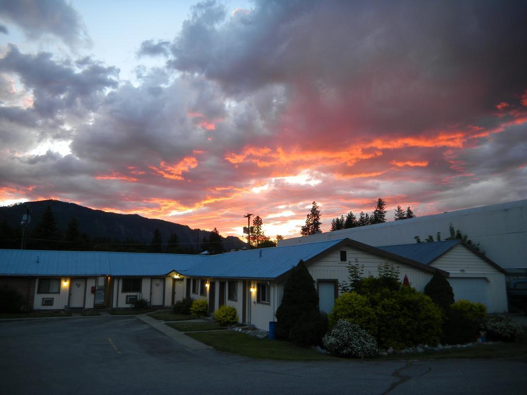Falls Motel Thompson Falls Εξωτερικό φωτογραφία