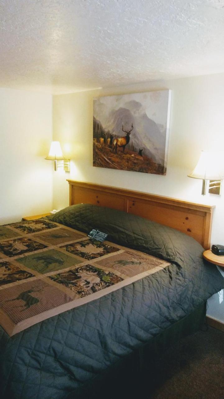 Falls Motel Thompson Falls Εξωτερικό φωτογραφία